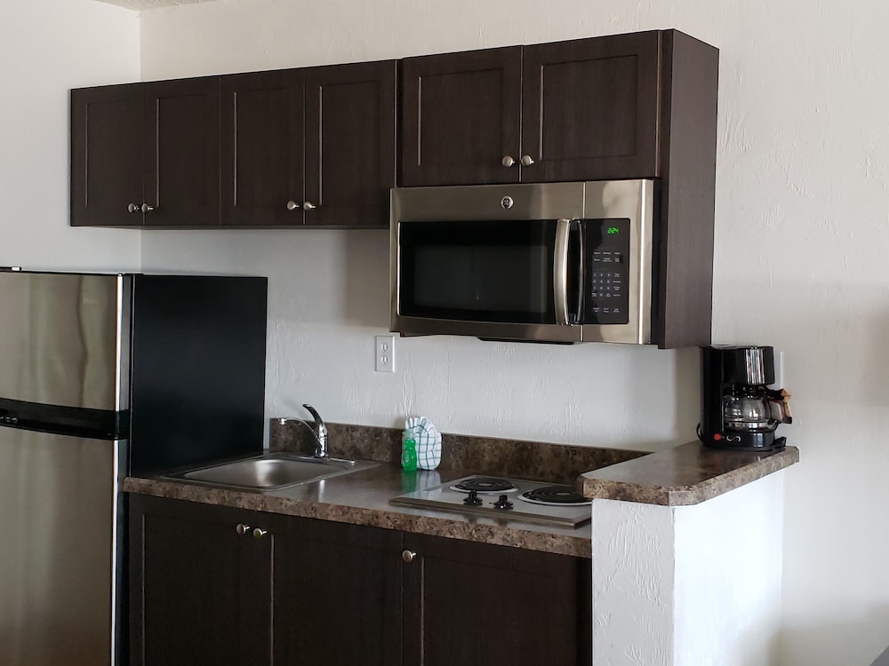 Deluxe Room, 2 Queen Beds, Kitchenette - Photo 11