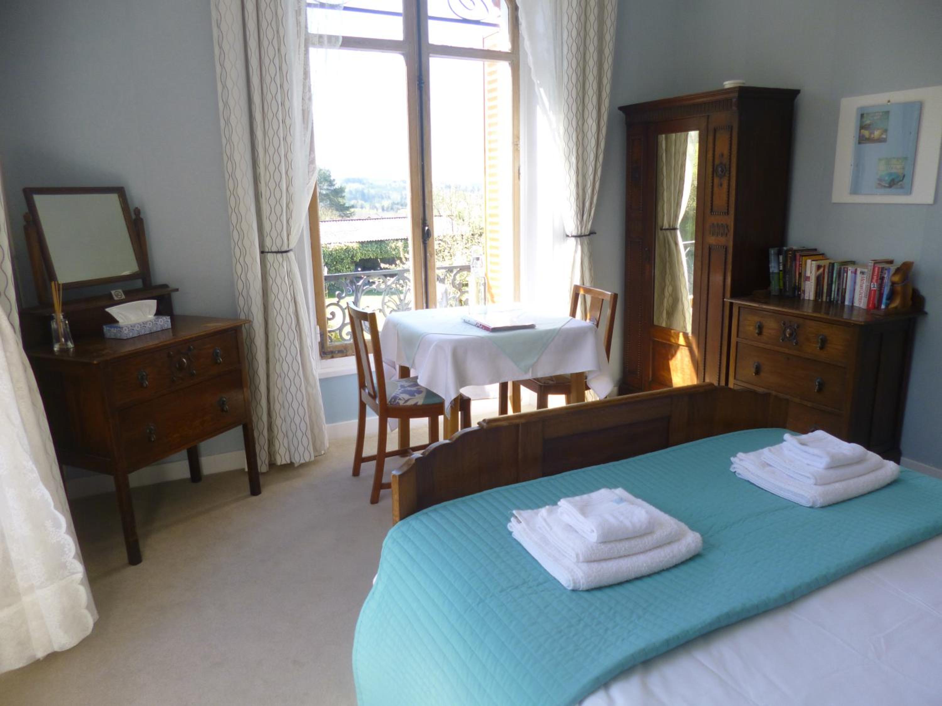 Standard Double Room - Photo 8