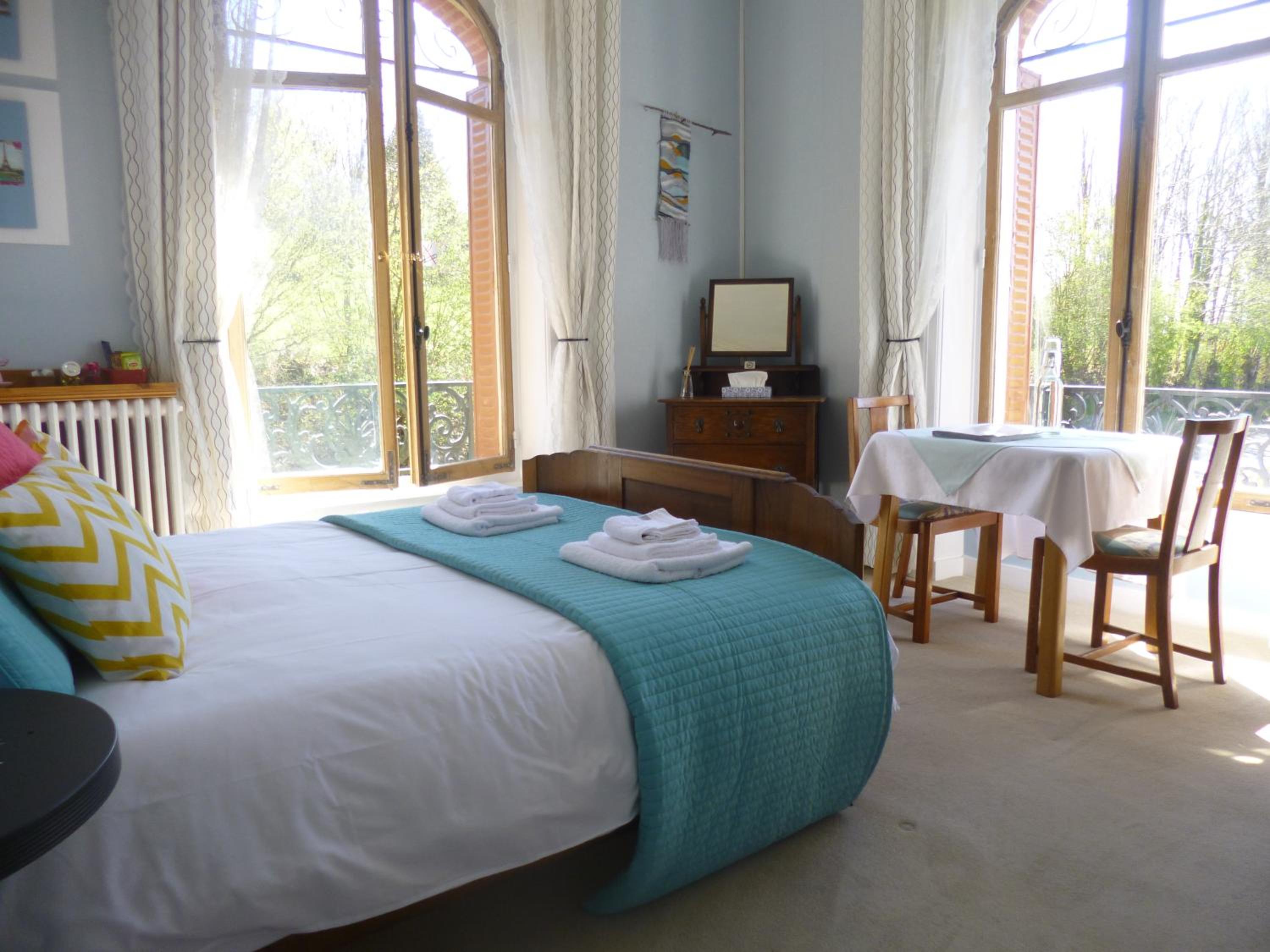 Standard Double Room - Photo 9