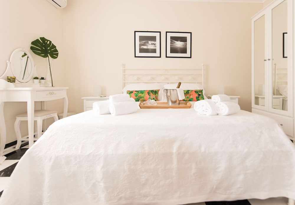 Deluxe Room, 1 Bedroom, Jetted Tub, Garden View