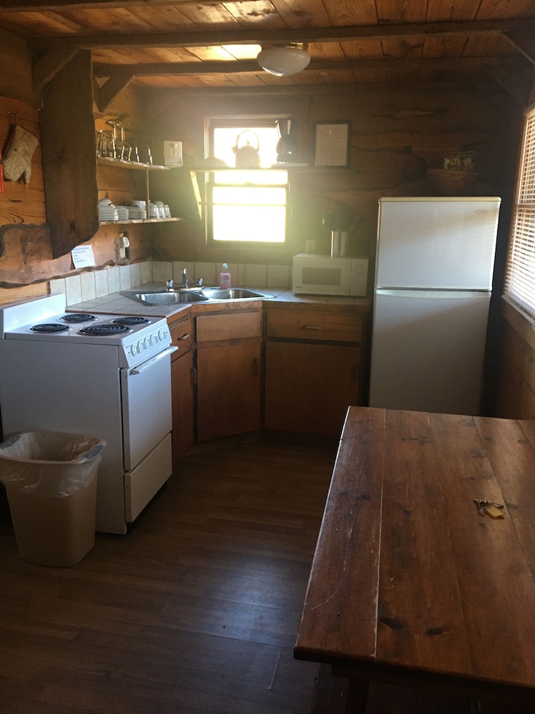 Standard Cabin, Multiple Beds, Non Smoking, Fireplace (The Green Twin Cabin) photo 3