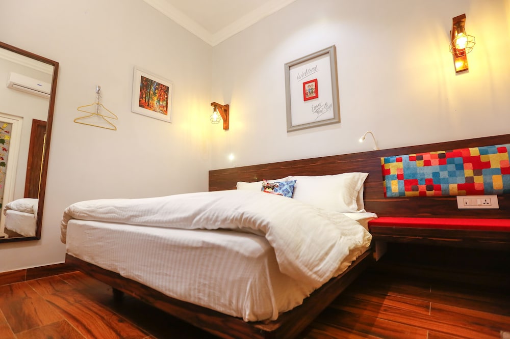 Standard Studio, 1 King Bed, Non Smoking