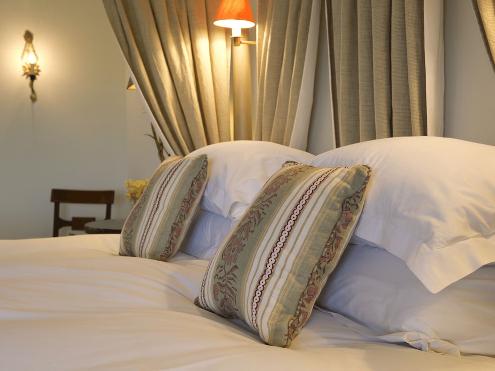Deluxe Suite, Ensuite photo 3