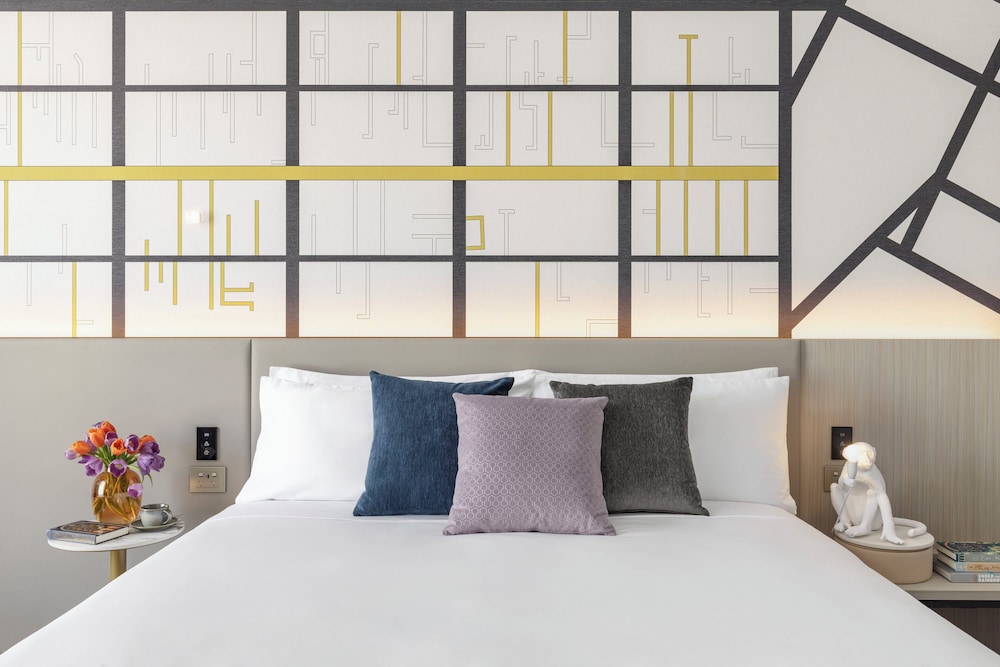 Premium Room, 1 King Bed, Balcony, City View