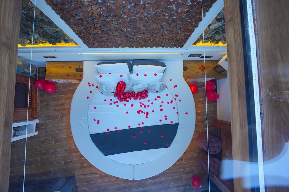 Honeymoon Room