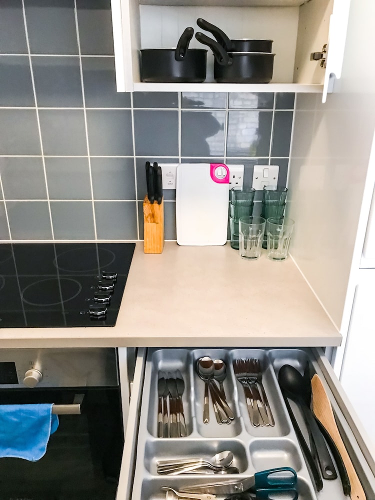 Entire 2 Bedroom Flat Next to Kings College, 사진 11