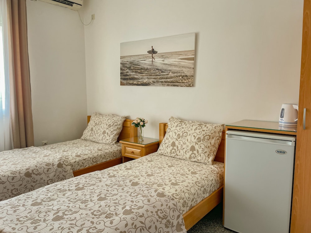 Standard Double or Twin Room - Photo 16