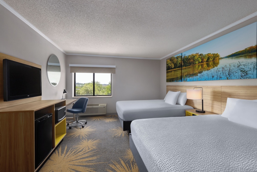 Room, 2 Queen Beds, Non Smoking - Photo 5
