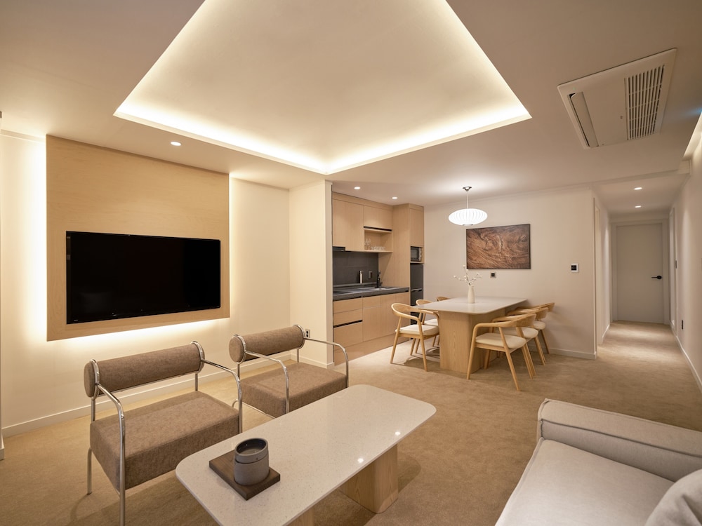Main Grand Suite - Private Floor - Photo 12
