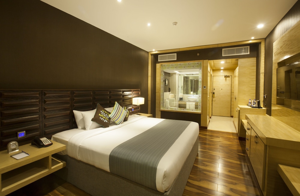 Premium Room, 1 Queen Bed, Non Smoking, Lake View