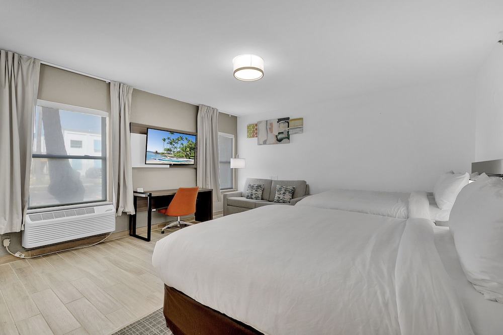 Suite, Multiple Beds, Non Smoking - Photo 2