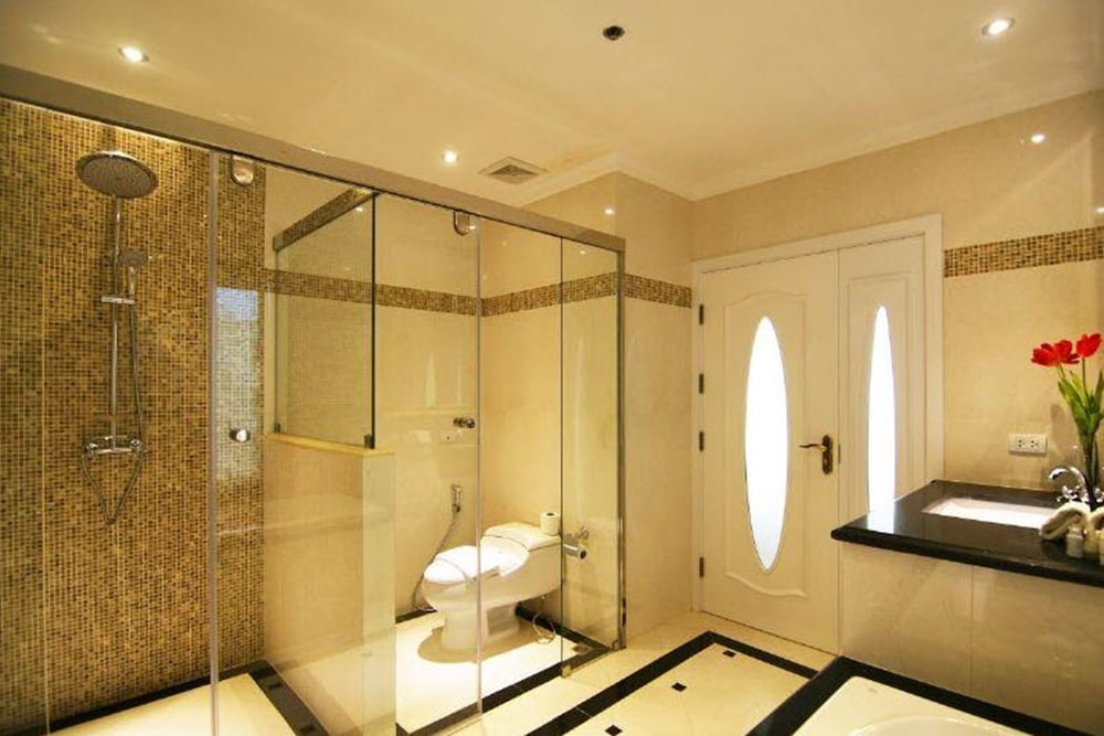 Suite, 2 Bedrooms - Photo 8