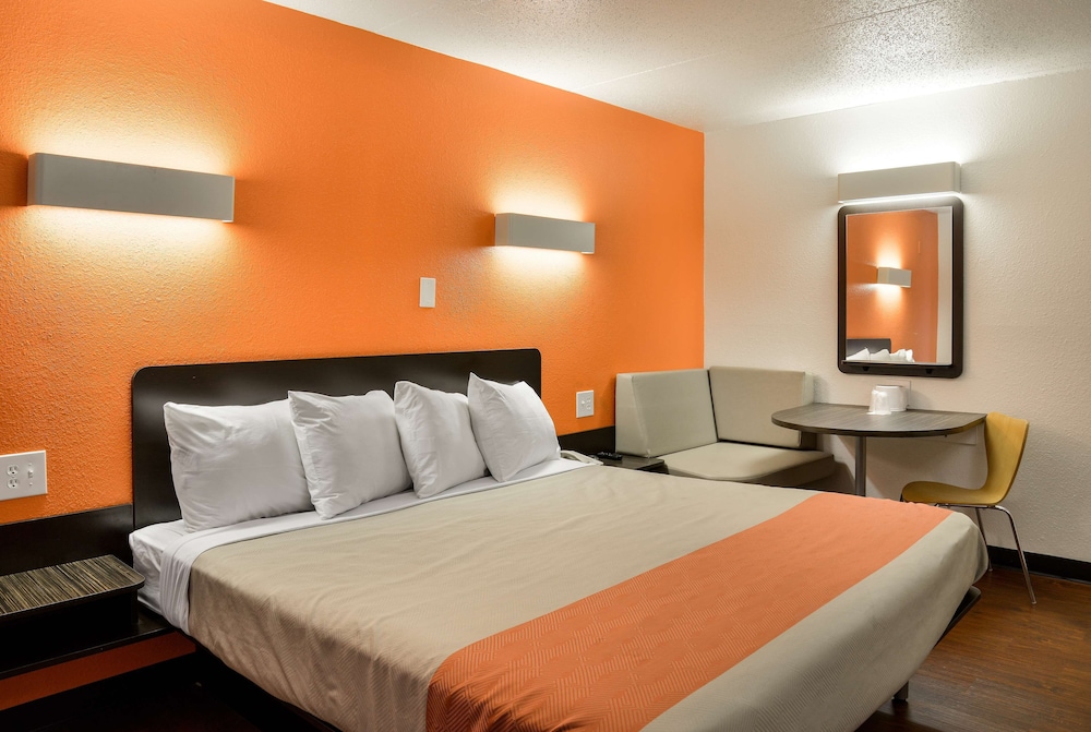 Deluxe Room, 1 King Bed, Accessible, Non Smoking photo 2
