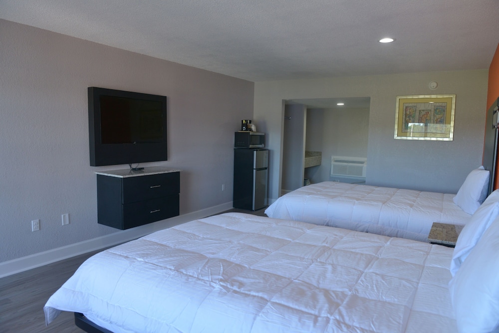 Room, 2 Queen Beds, Non Smoking - Photo 1