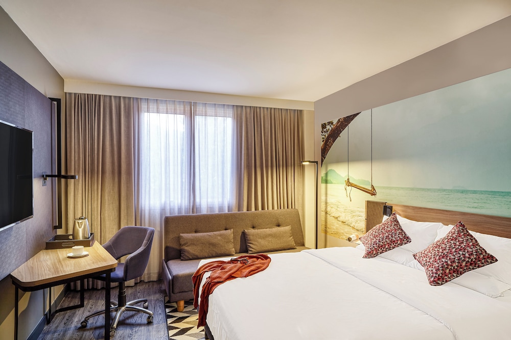 Superior Room, 1 Queen Bed with Sofa bed - Photo 1