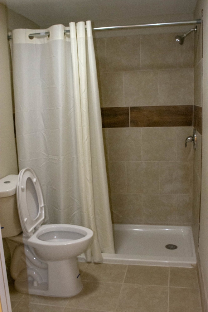 Deluxe Room, 1 King Bed photo 3