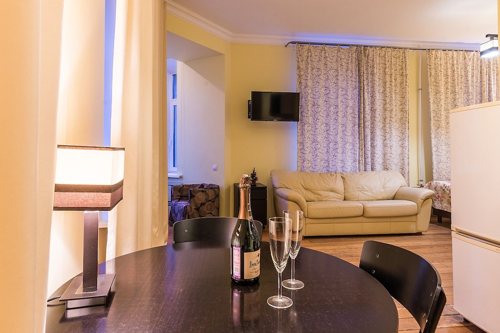 Studio Suite, Jetted Tub (Bay Window) photo 3