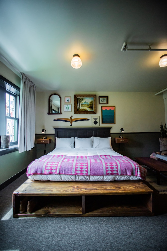 Basic Room, Multiple Beds, Shared Bathroom (Small Bunk Room with Shared Bath)