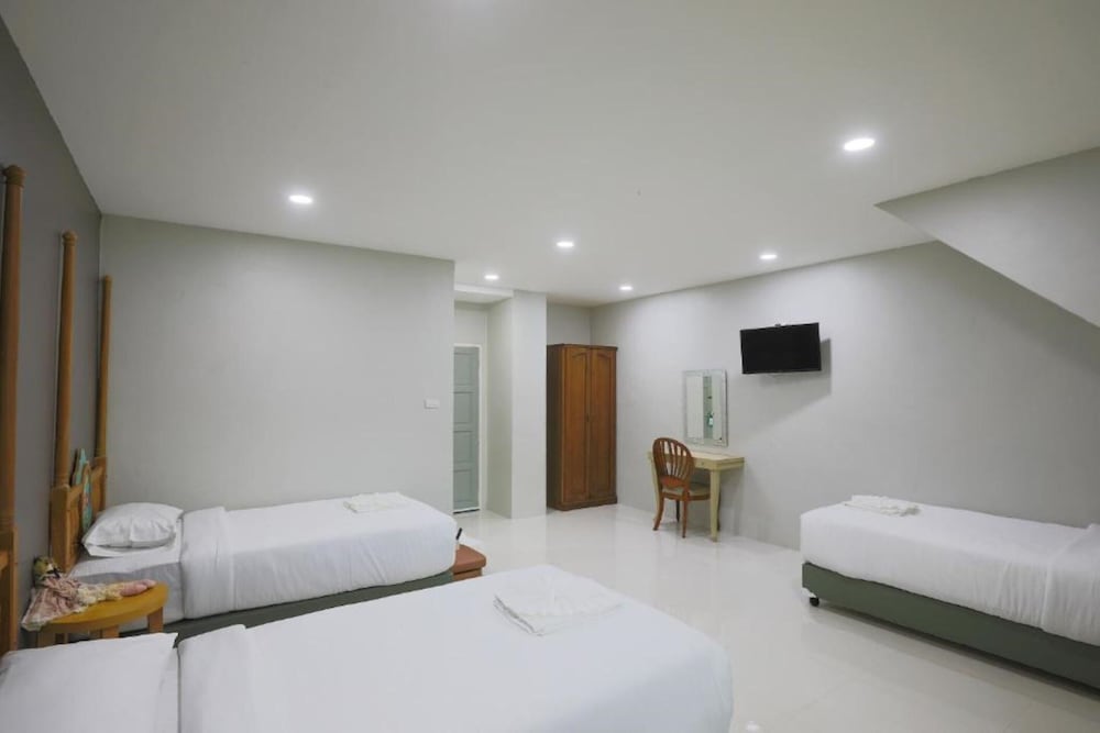 Deluxe Triple Room photo 3