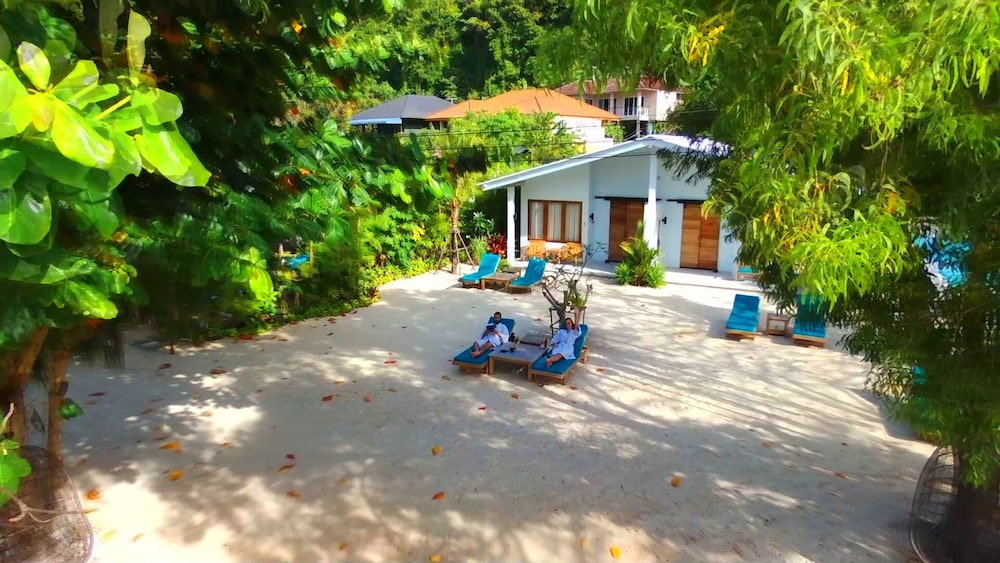 Beach Front Bungalow - Photo 9