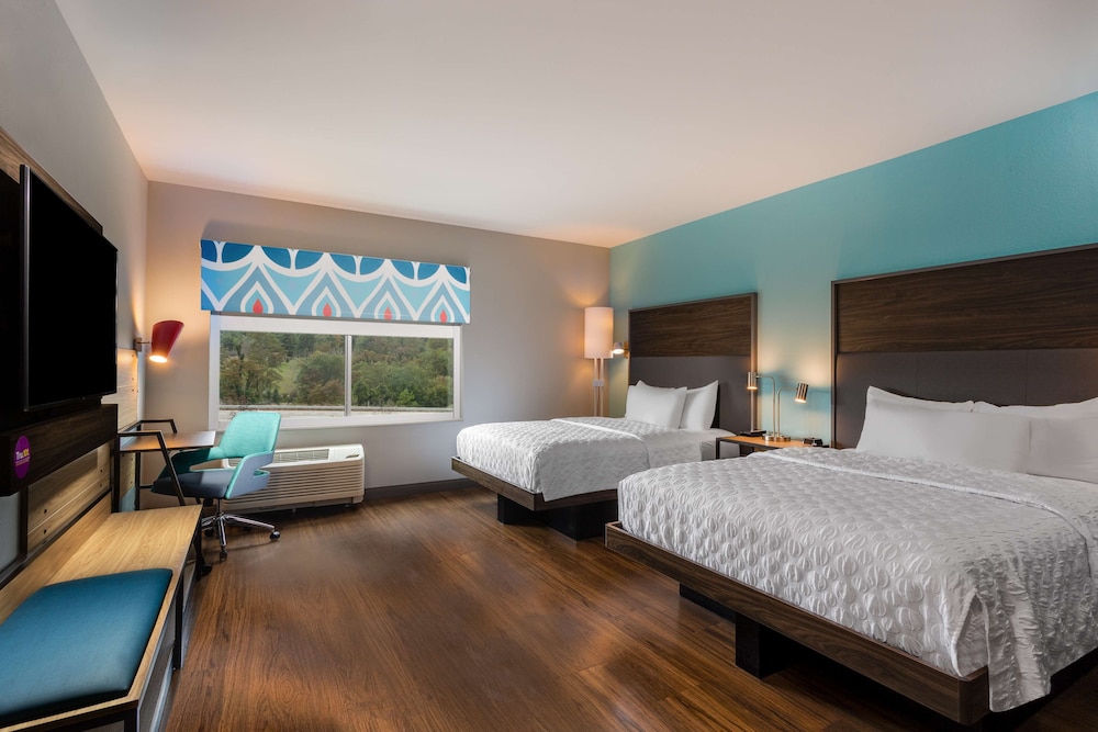 Room, 2 Queen Beds - Photo 1