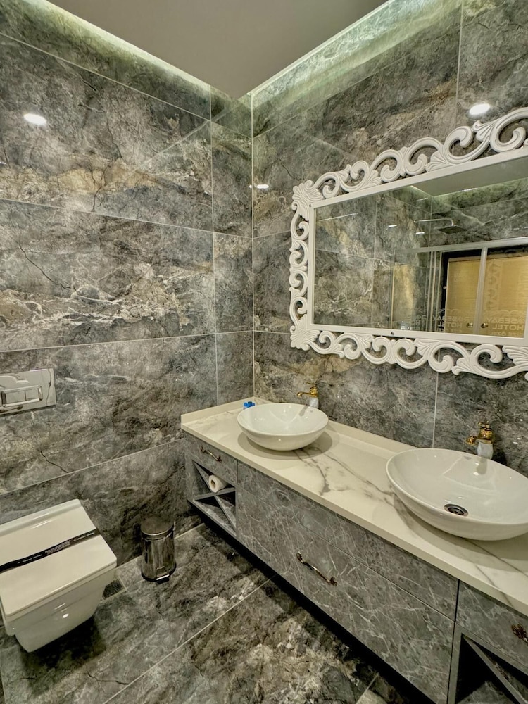 Deluxe Suite, City View photo 3