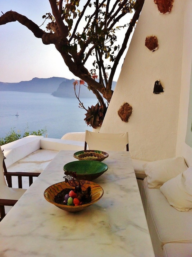 Cave Suite Caldera View