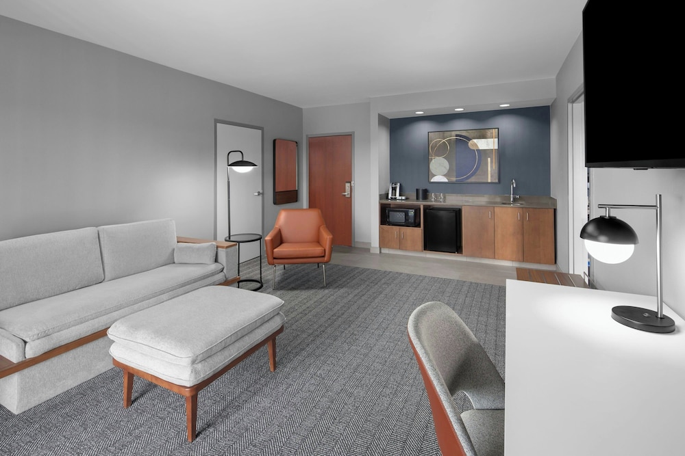 Suite, 1 King Bed with Sofa bed - Photo 1