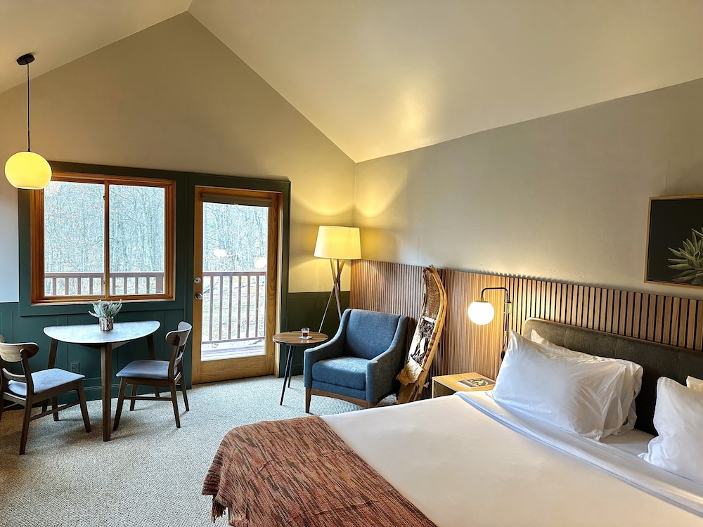 2 Full Beds With Cliff View And Deck photo 1