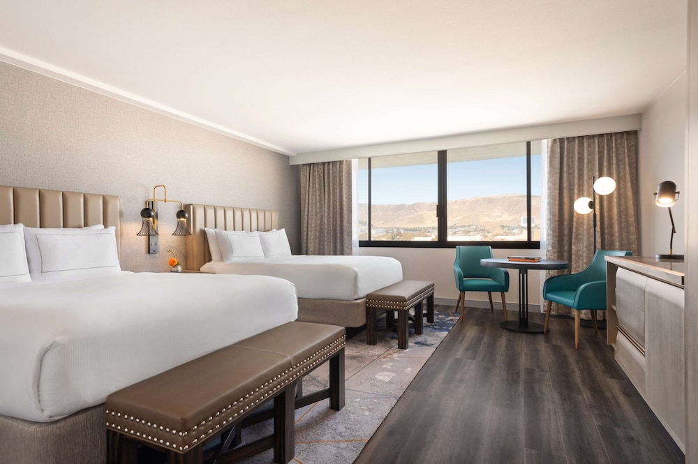 Deluxe Room, 2 Queen Beds, Accessible (Mobility & Hearing, Roll-in Shower) - Photo 4