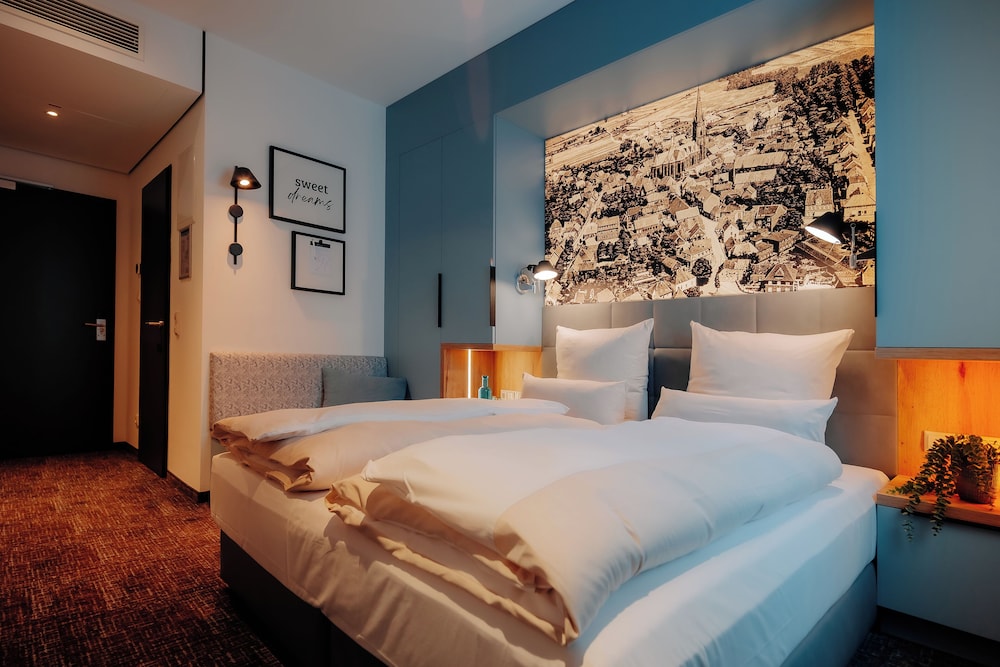 Classic Double Room, City View
