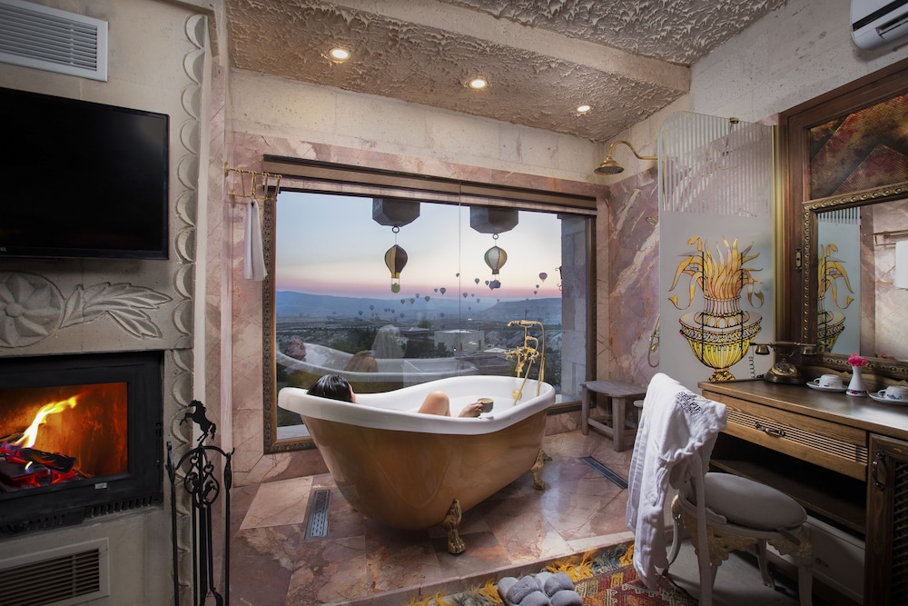 Luxury Room with Balloon View - Photo 4