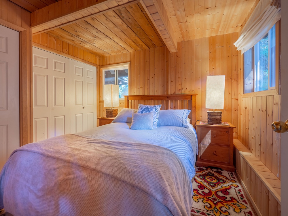 Romantic Cottage, Hot Tub (With Loft) photo 1