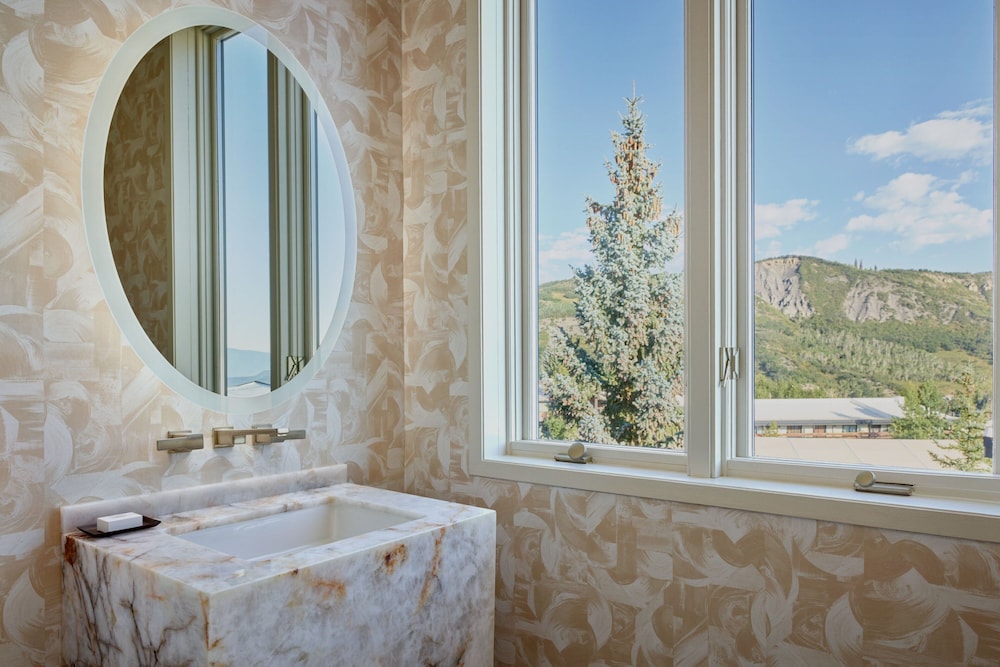 Grand Room, 2 Bedrooms, Mountain View - Photo 2