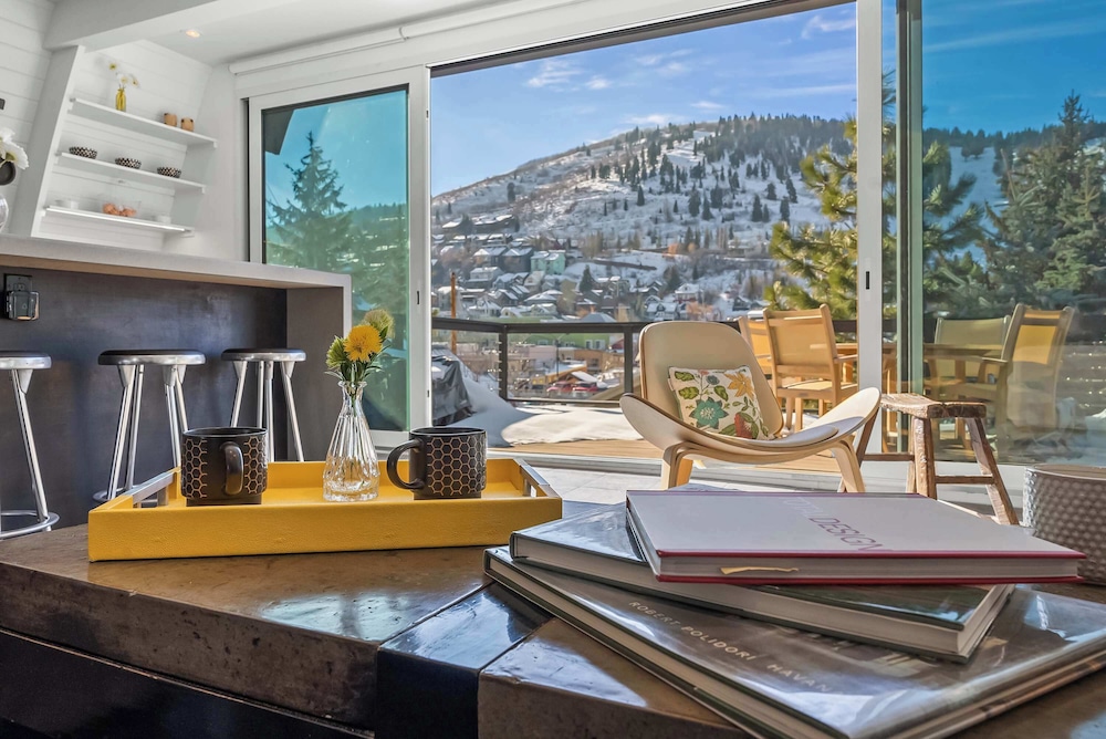 House, Multiple Beds, Hot Tub, Mountain View (Mainstreet Masterpiece)