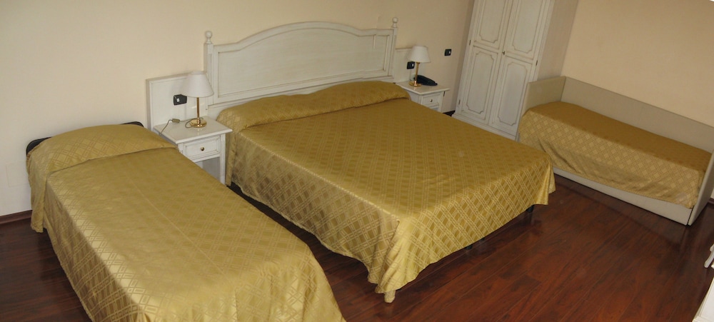 Superior Quadruple Room photo 2