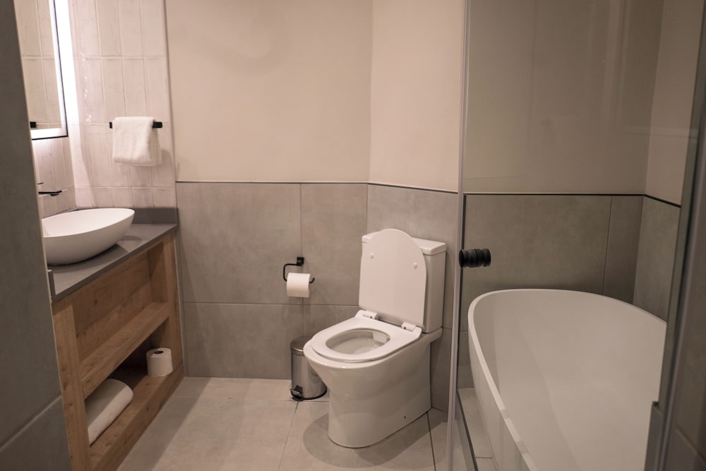 Executive Room - Photo 5