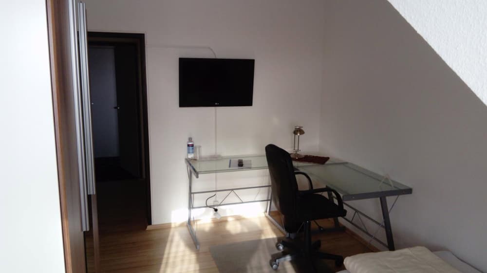 Business Double Room Single Use, 1 King Bed, Non Smoking photo 2
