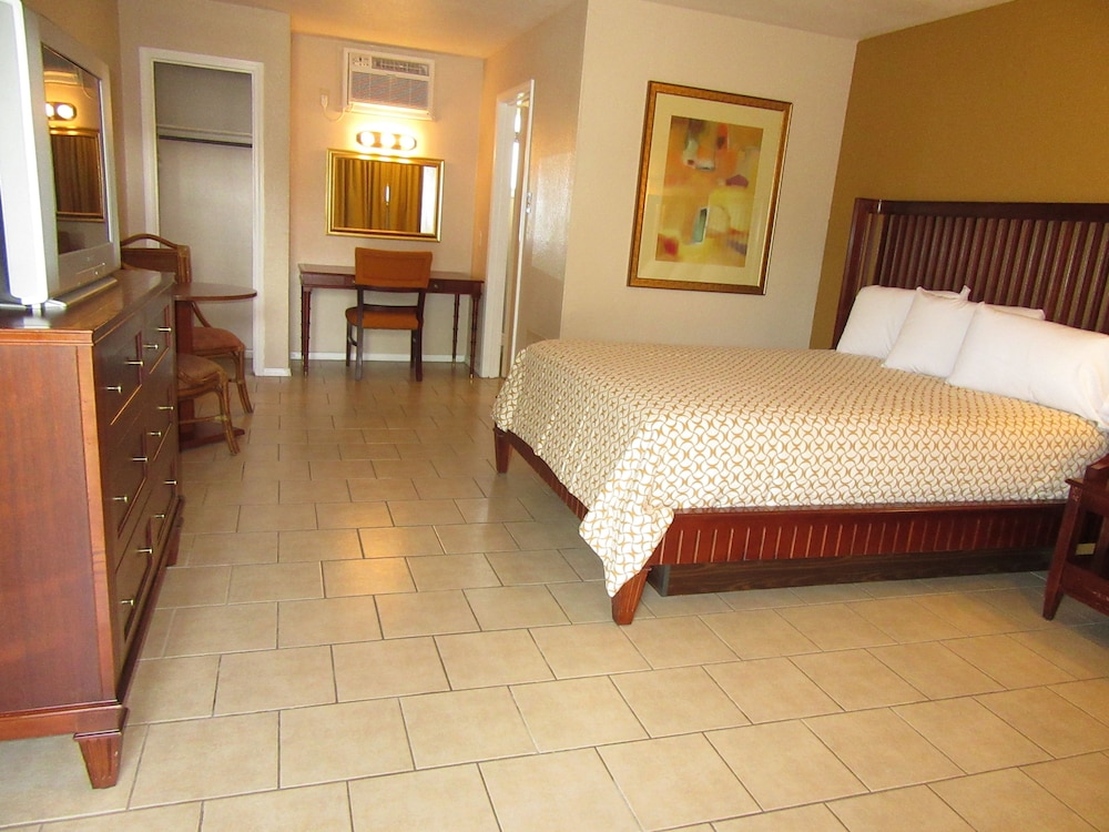Room, 1 Queen Bed, Smoking photo 1