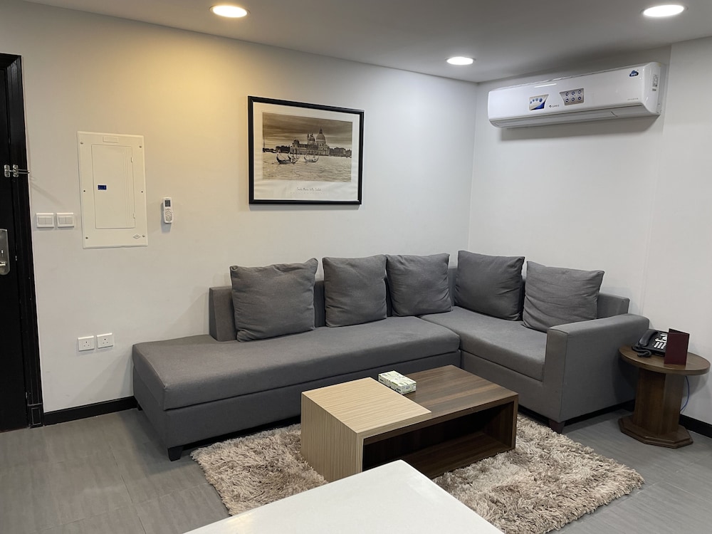 One Bedroom Apartment - Photo 3