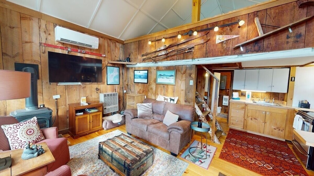 Cabin, 2 Bedrooms photo 1
