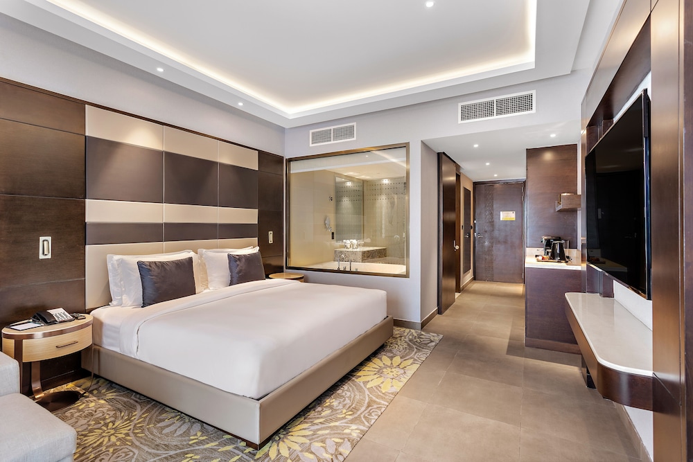 Luxury King Room Balcony with City View and Kitchenette photo 3