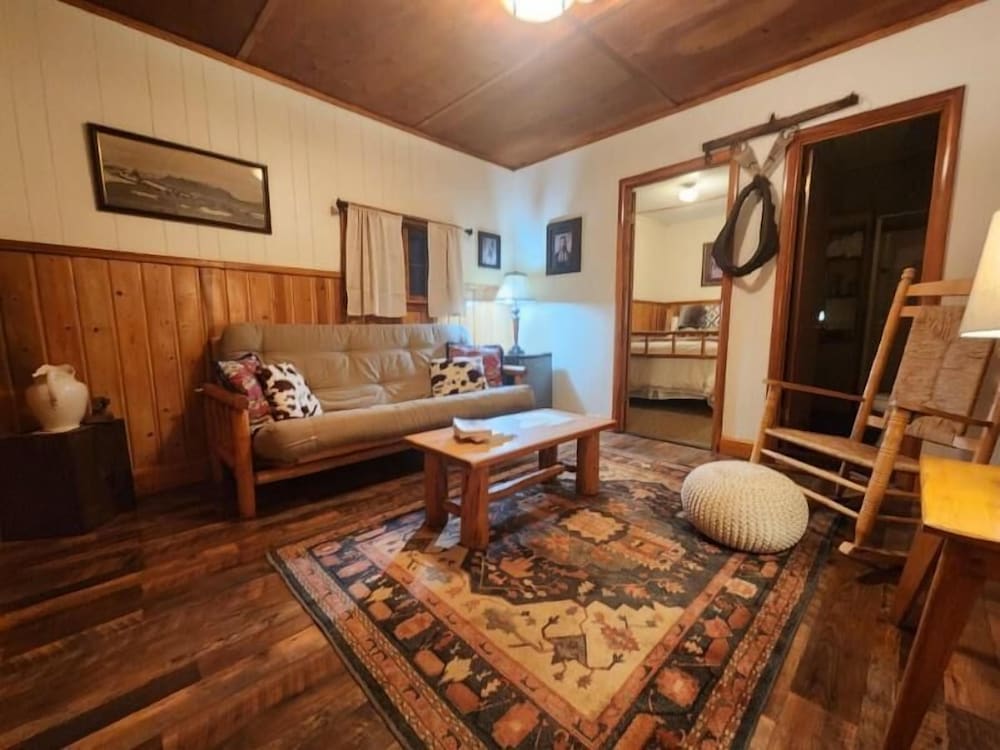 Traditional Cabin photo 1