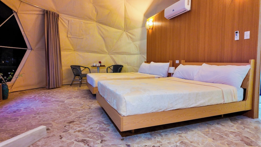 Exclusive Cabin, Bathtub, Canal View photo 2