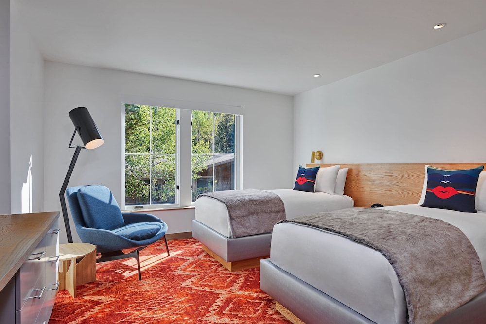 Room, 3 Bedrooms, Balcony - Photo 6