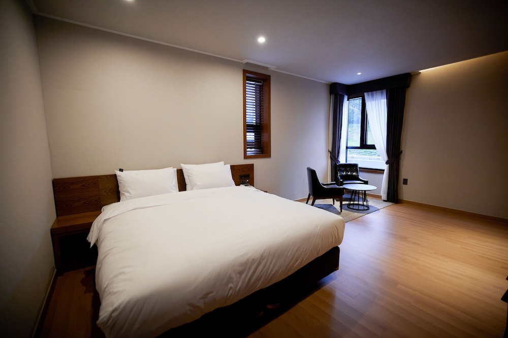 Premium Deluxe Room - Photo 1