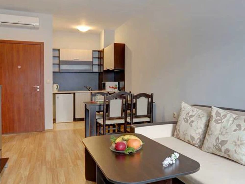 Family Apartment photo 2