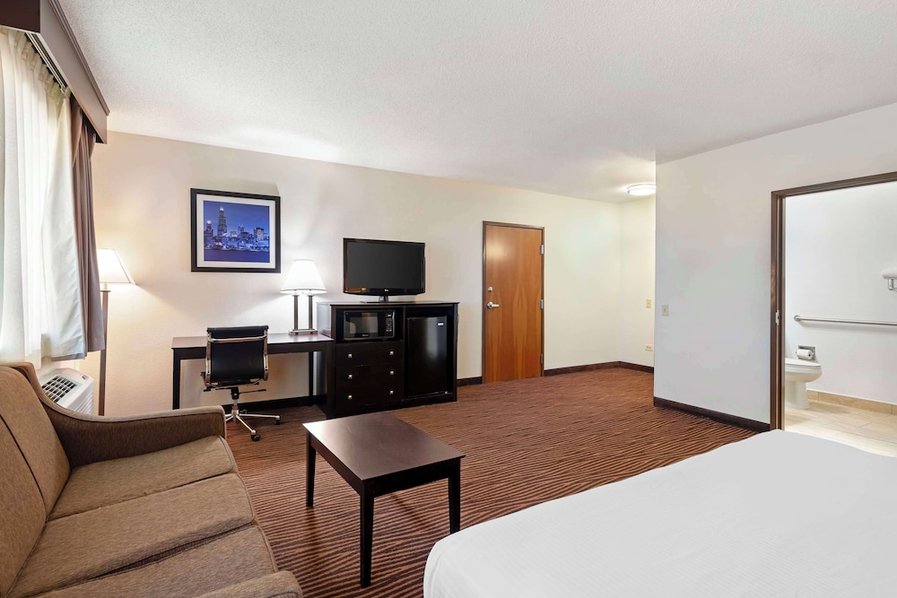 Standard Room, 1 King Bed With Sofa Bed, Accessible, Bathtub (With Sofabed) - Photo 2