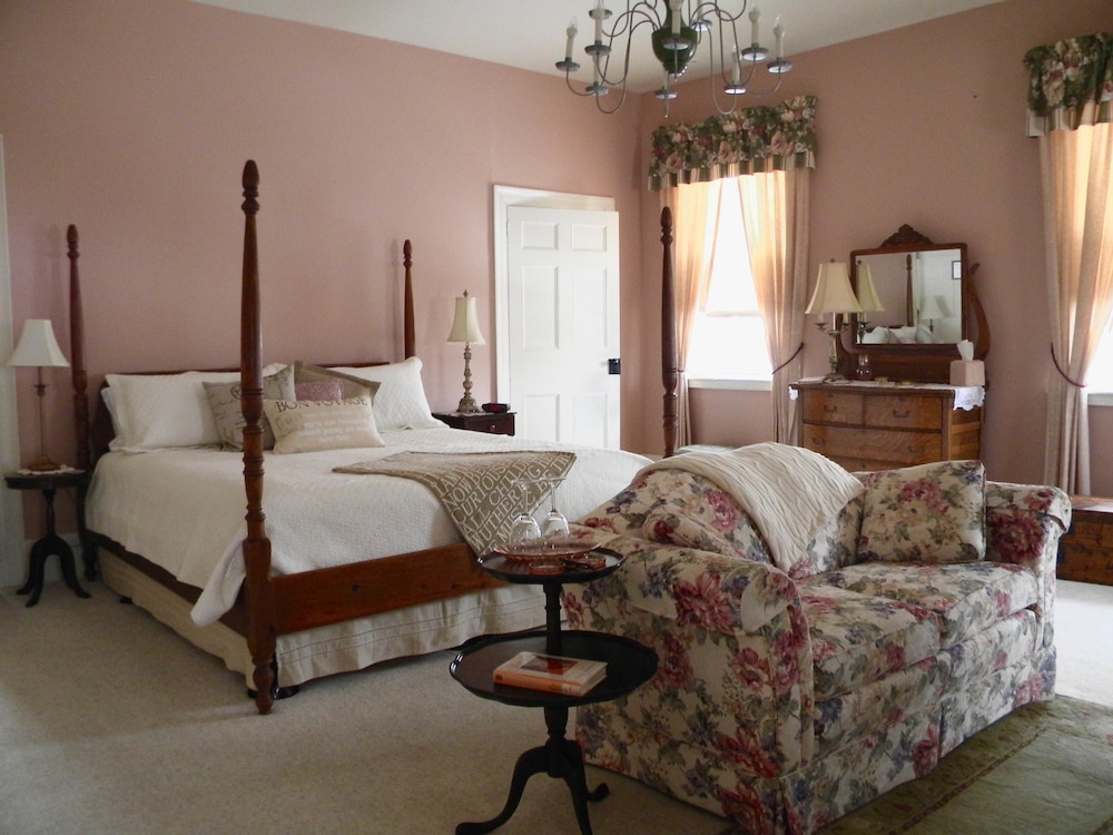 Room, Private Bathroom (Oliver Phelps Suite) photo 2
