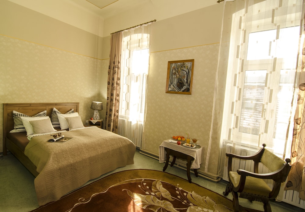 Family Quadruple Room, 1 Queen Bed with Sofa bed, City View